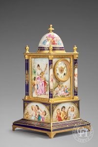 Pendule modèle cage en porcelaine de Vienne