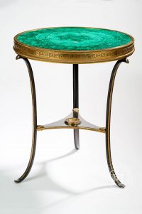 Table ronde tripode en bronze et malachite Russe
