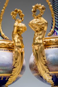 paire de vases modèle Louis XVI