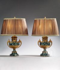 Paire d’urnes formant lampes de style Louis XVI - MAISON JOLLET