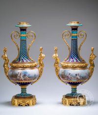 Paire de vases modèle Louis XVI - Manufacture sèvres