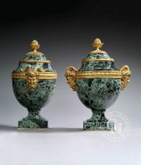 Paire d’urne de style Louis XIV