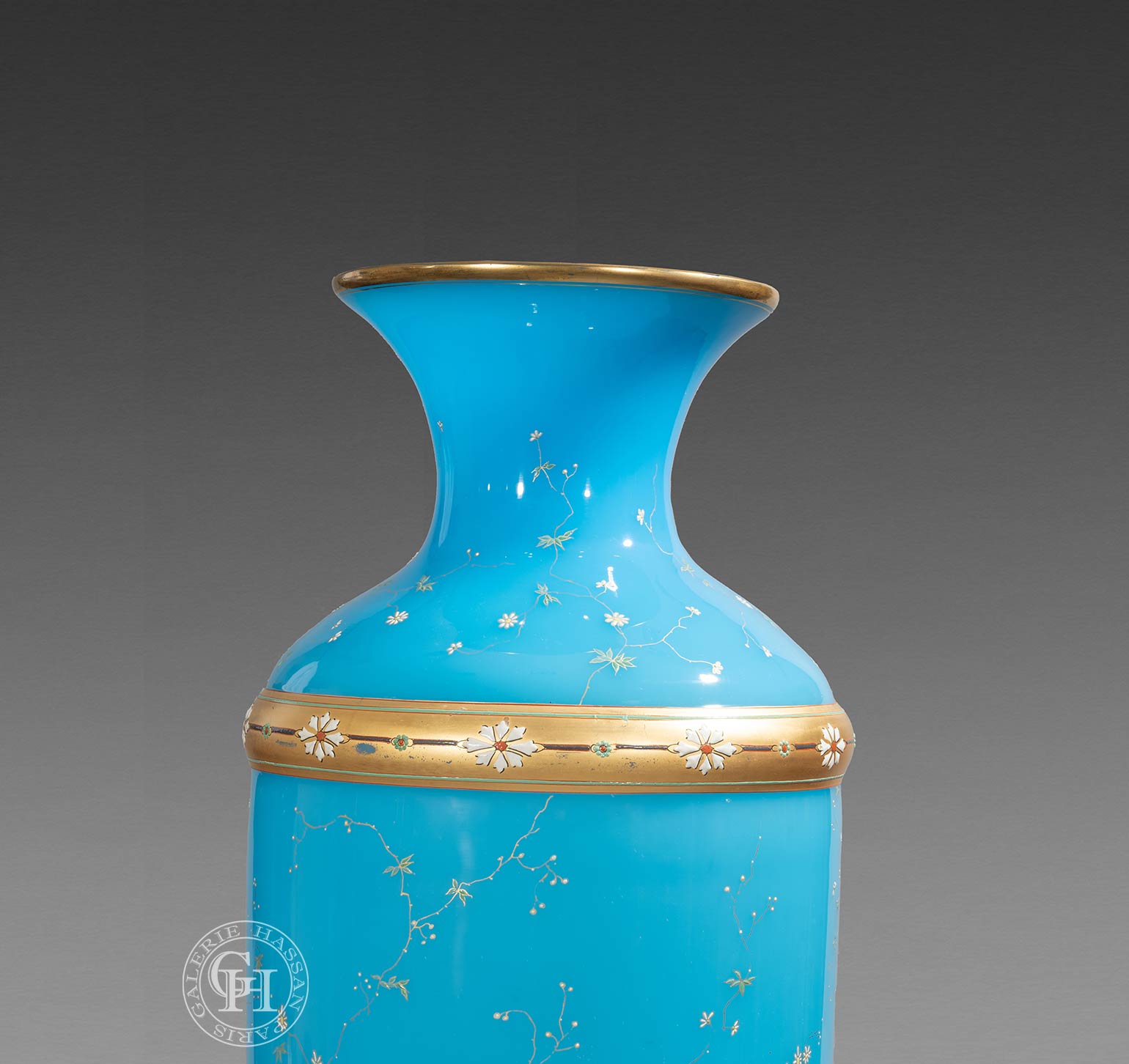 大型青绿色巴卡拉乳白水晶花瓶– Galerie Hassan